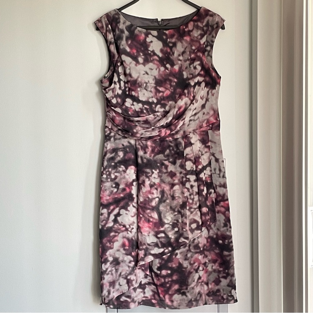 VINCE CAMUTO Charcoal and Magenta Label